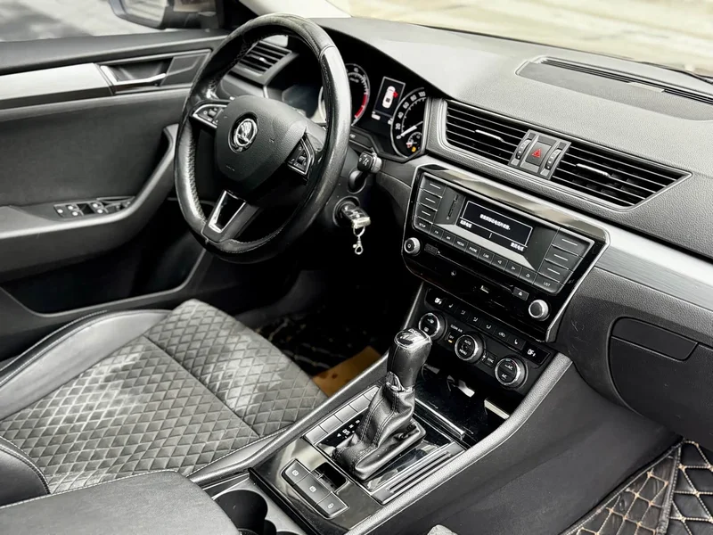Skoda Superb — фото 9