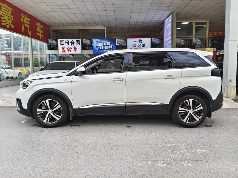 Peugeot 5008 — фото 10