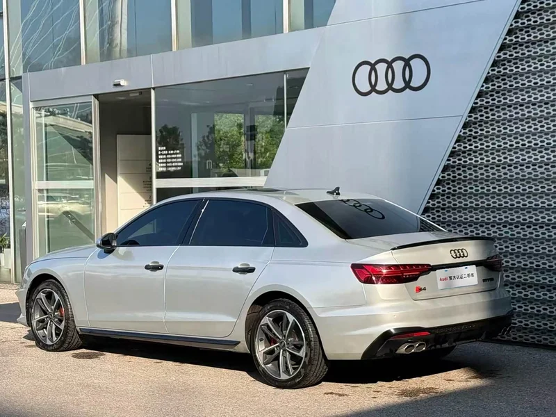Audi A4L — фото 5