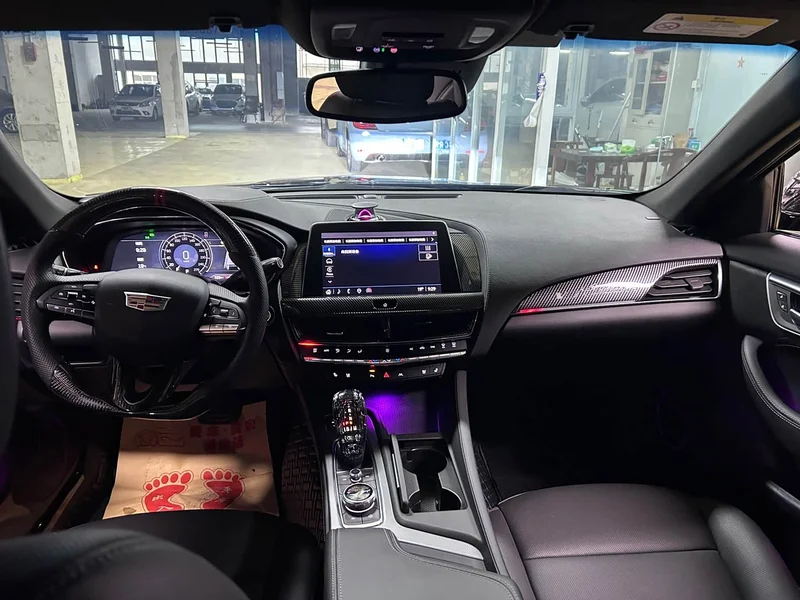 Cadillac CT5 — фото 11