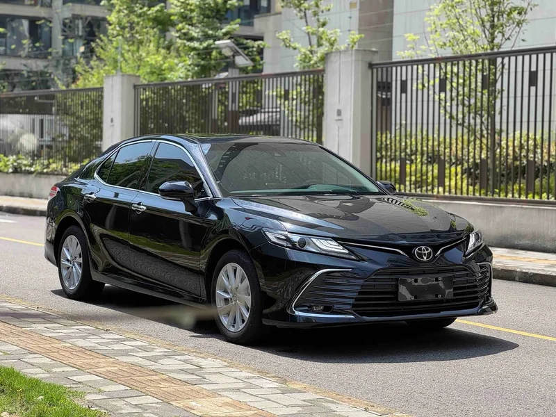 Toyota Camry — фото 2