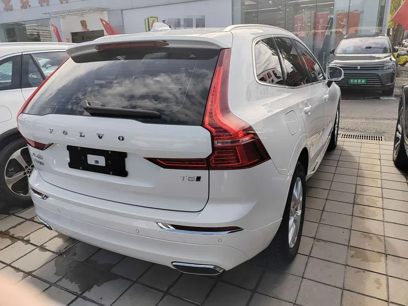 Volvo XC60 — фото 12