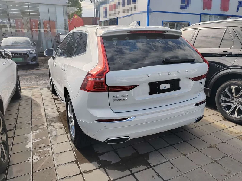 Volvo XC60 — фото 10