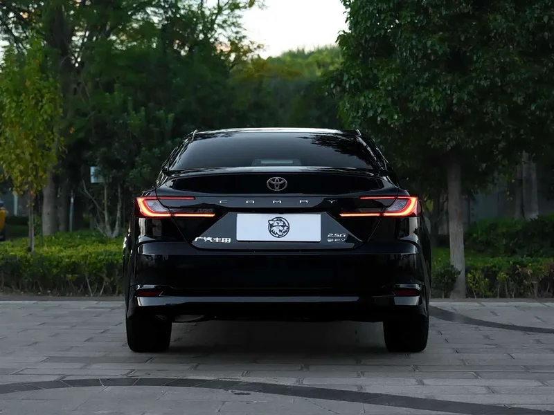 Toyota Camry — фото 11