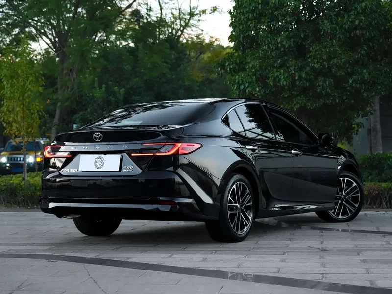 Toyota Camry — фото 12