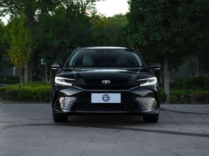 Toyota Camry — фото 2