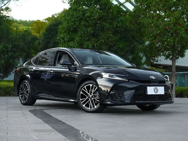 Toyota Camry — фото 3