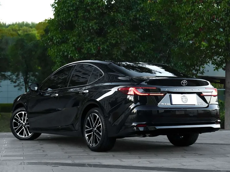 Toyota Camry — фото 10