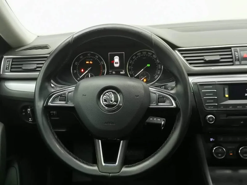 Skoda Superb — фото 11