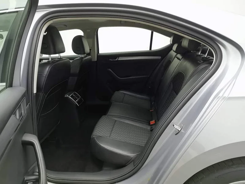 Skoda Superb — фото 15