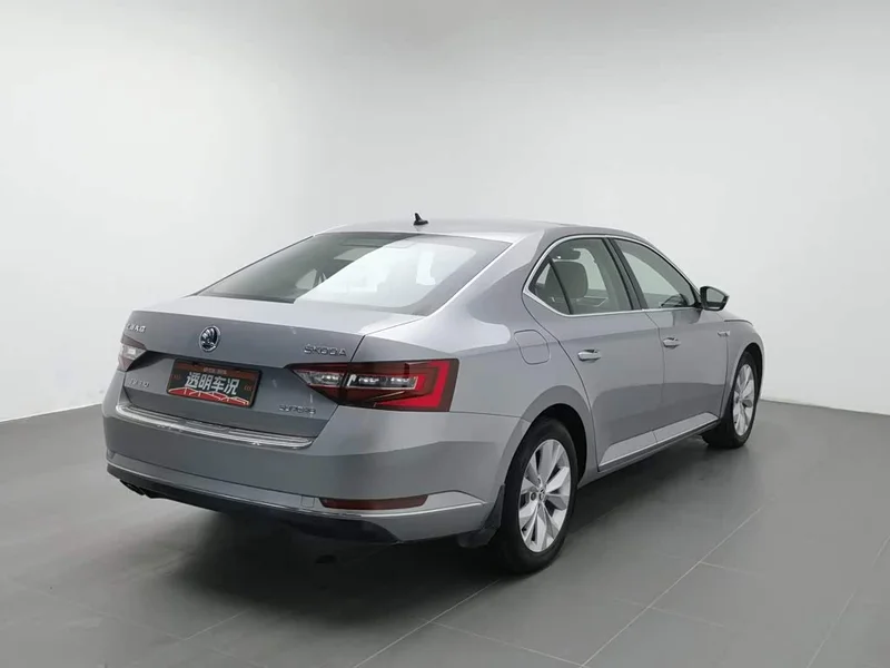 Skoda Superb — фото 2