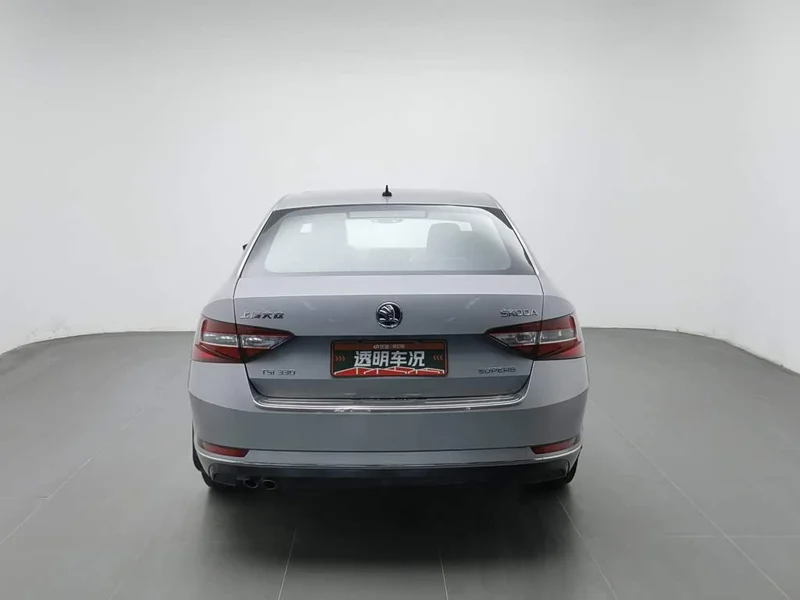 Skoda Superb — фото 4