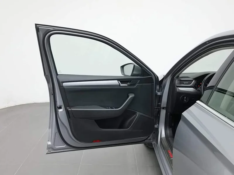 Skoda Superb — фото 8