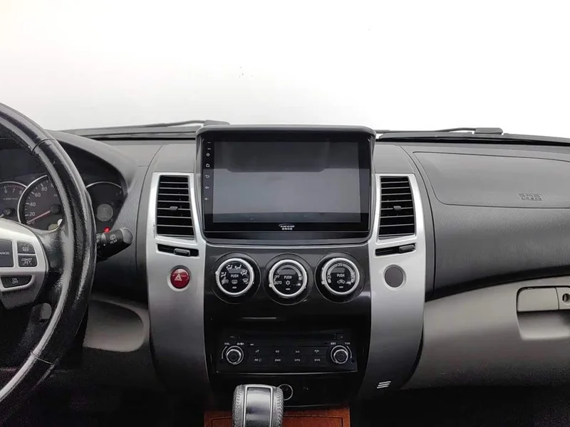 Mitsubishi Pajero Sport (Imported) — фото 12