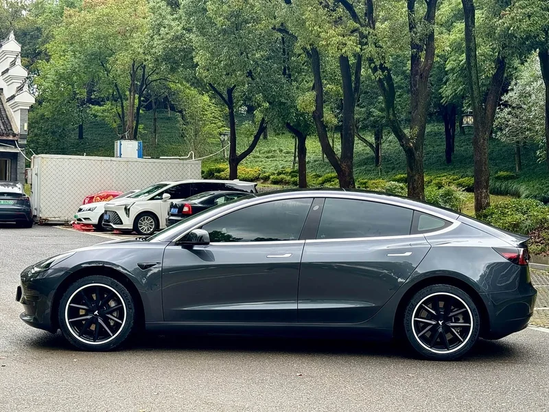 Tesla Model 3 — фото 3