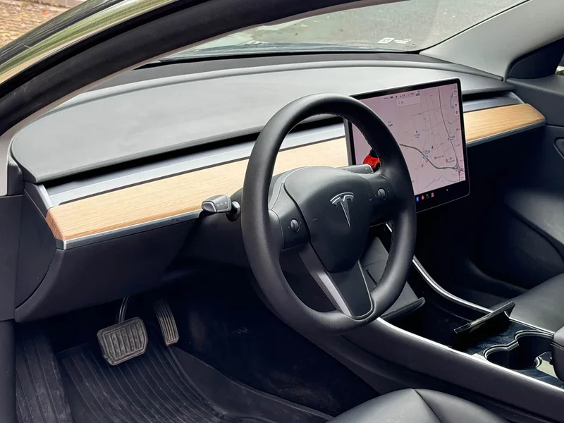 Tesla Model 3 — фото 4
