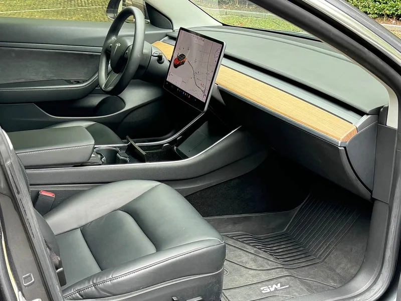 Tesla Model 3 — фото 9