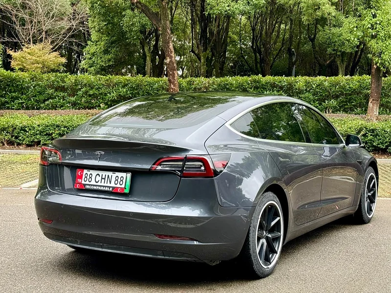 Tesla Model 3 — фото 10