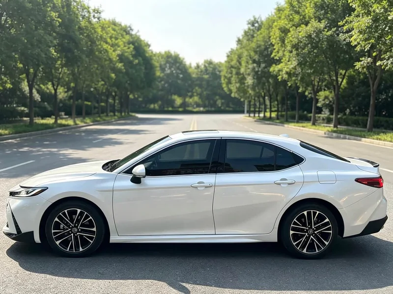Toyota Camry — фото 2