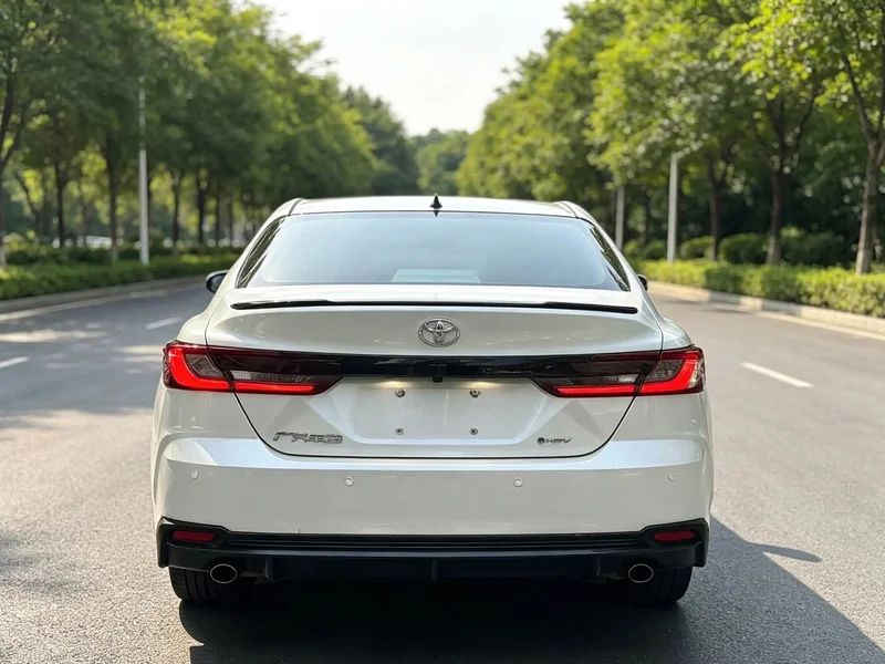 Toyota Camry — фото 3