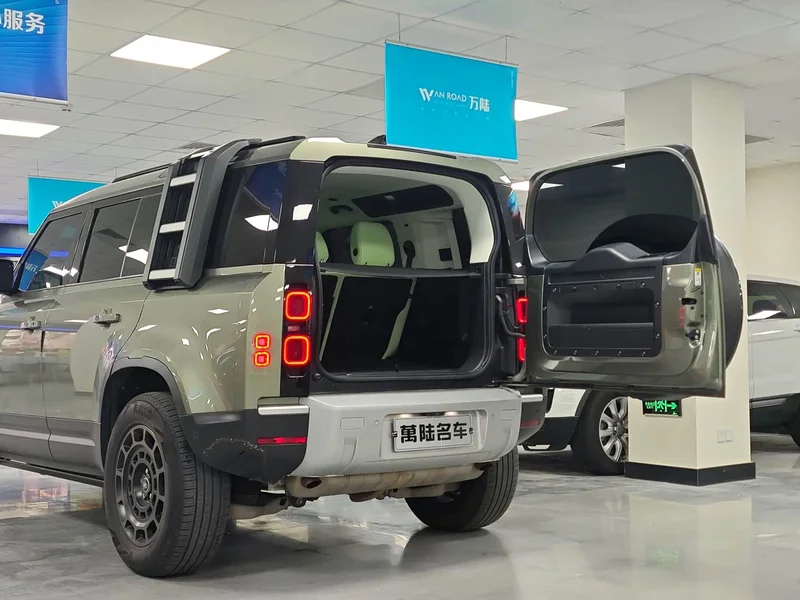Land Rover Defender — фото 11
