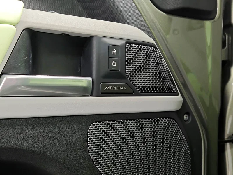 Land Rover Defender — фото 14