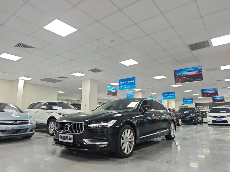 Volvo S90 — фото 1