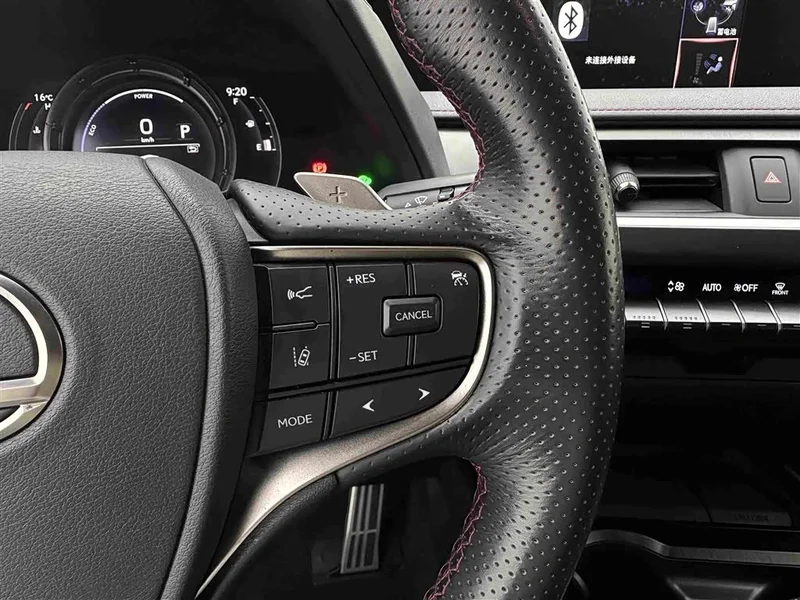 Lexus UX — фото 24