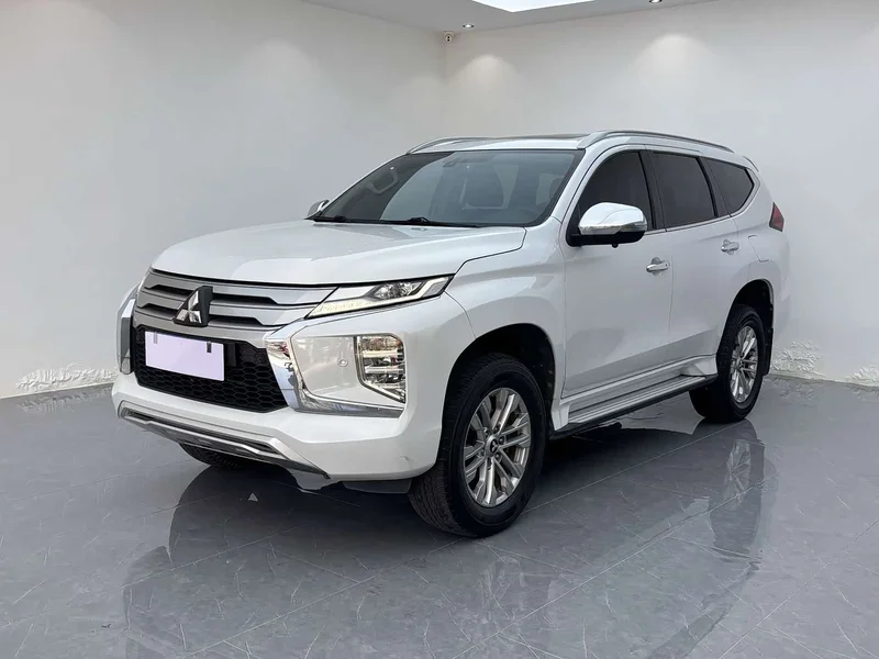 Mitsubishi Pajero (Imported) — фото 1