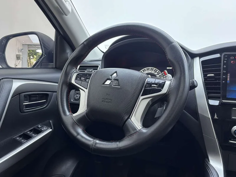 Mitsubishi Pajero (Imported) — фото 12
