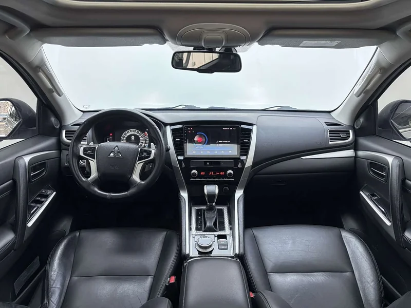 Mitsubishi Pajero (Imported) — фото 13