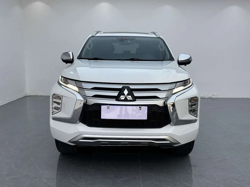 Mitsubishi Pajero (Imported) — фото 2