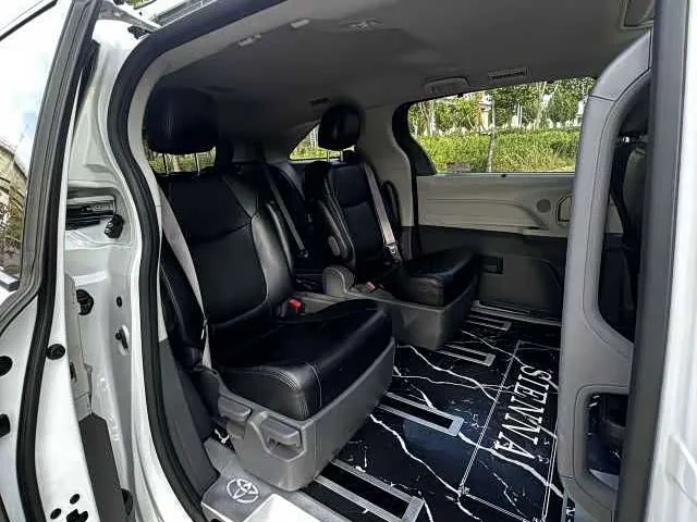 Toyota Sienna — фото 7