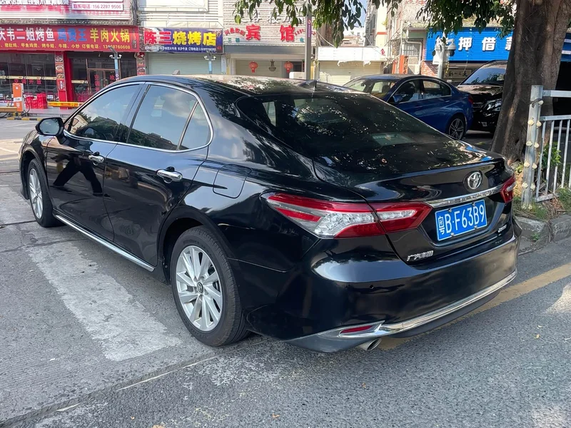 Toyota Camry — фото 5
