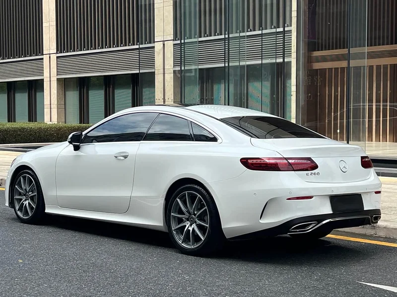 Mercedes-Benz E-Class (Imported) — фото 19