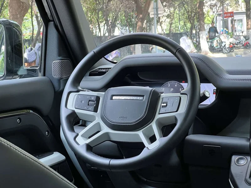 Land Rover Defender — фото 11