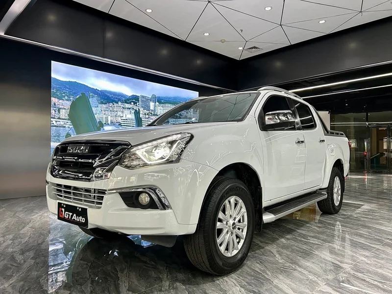 Isuzu D-MAX — фото 1