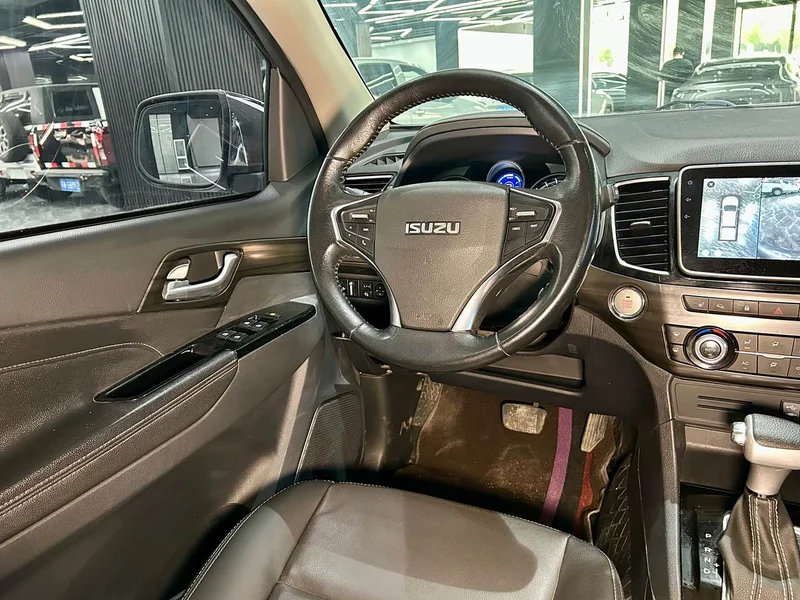 Isuzu D-MAX — фото 18