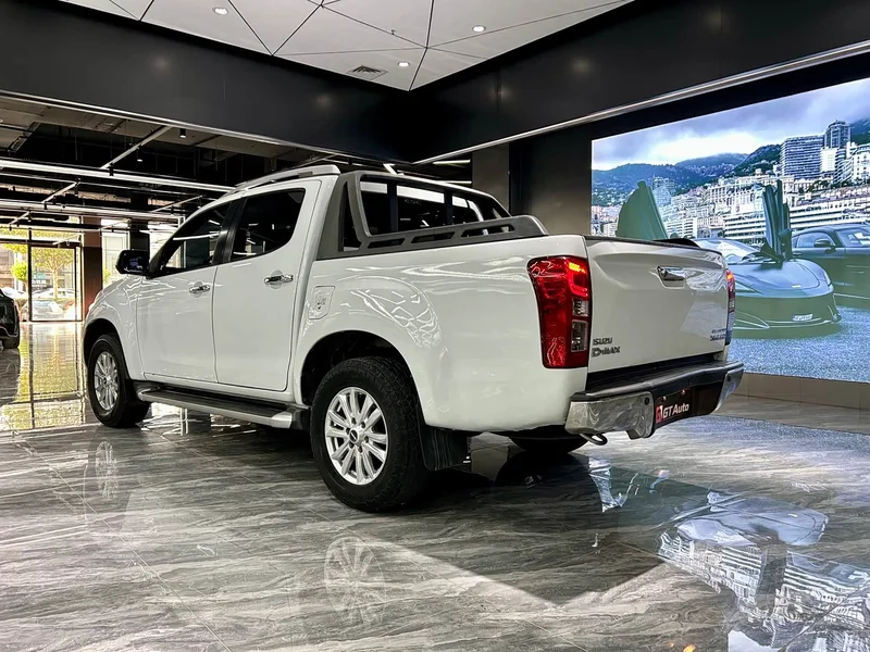 Isuzu D-MAX — фото 7
