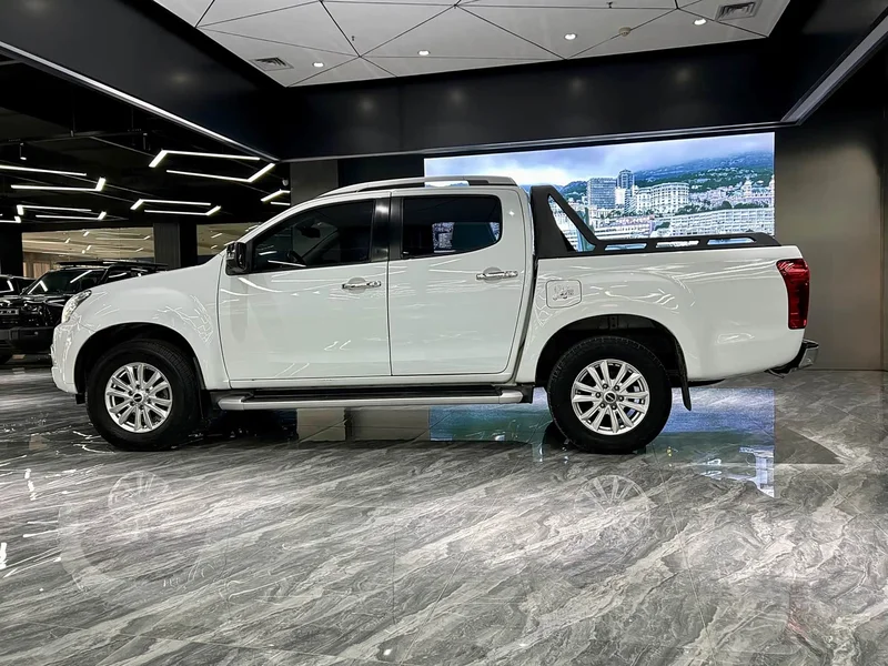 Isuzu D-MAX — фото 8