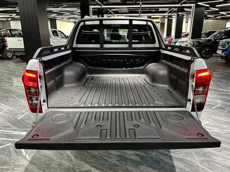 Isuzu D-MAX — фото 9