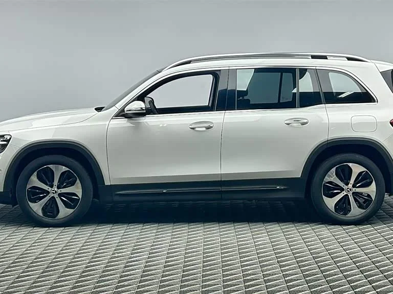 Mercedes-Benz GLB — фото 6