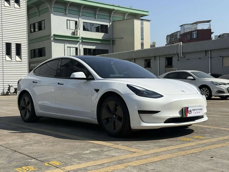 Tesla Model 3 — фото 3