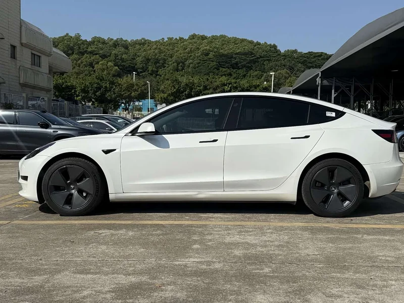 Tesla Model 3 — фото 4