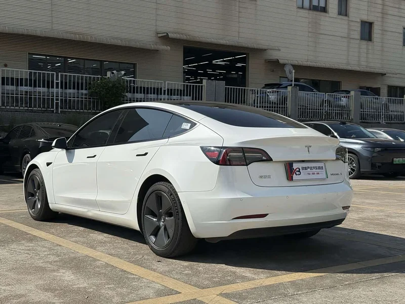 Tesla Model 3 — фото 5