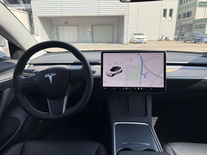 Tesla Model 3 — фото 9