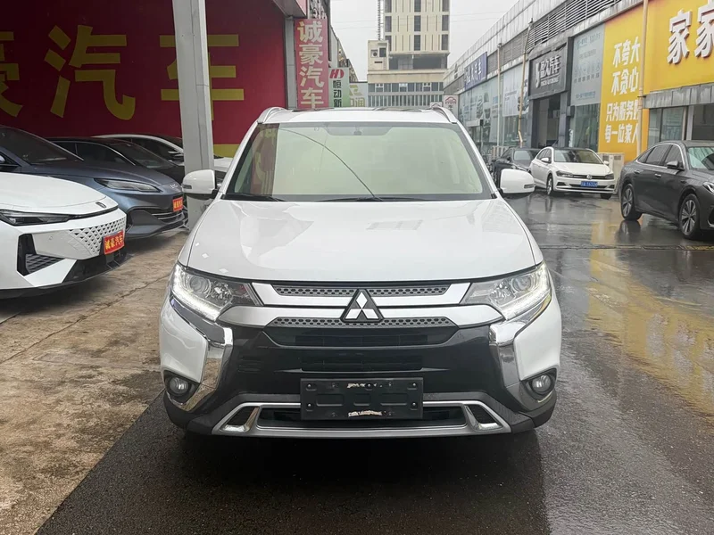 Mitsubishi Outlander — фото 2