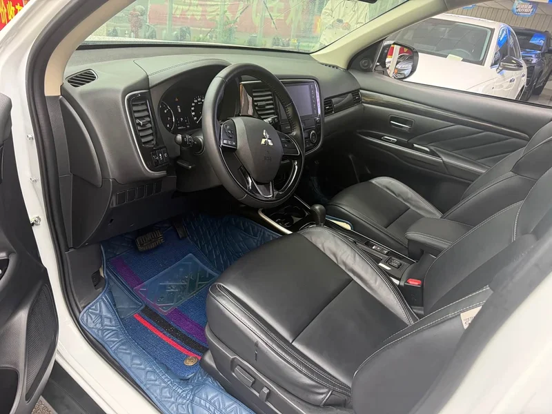 Mitsubishi Outlander — фото 3