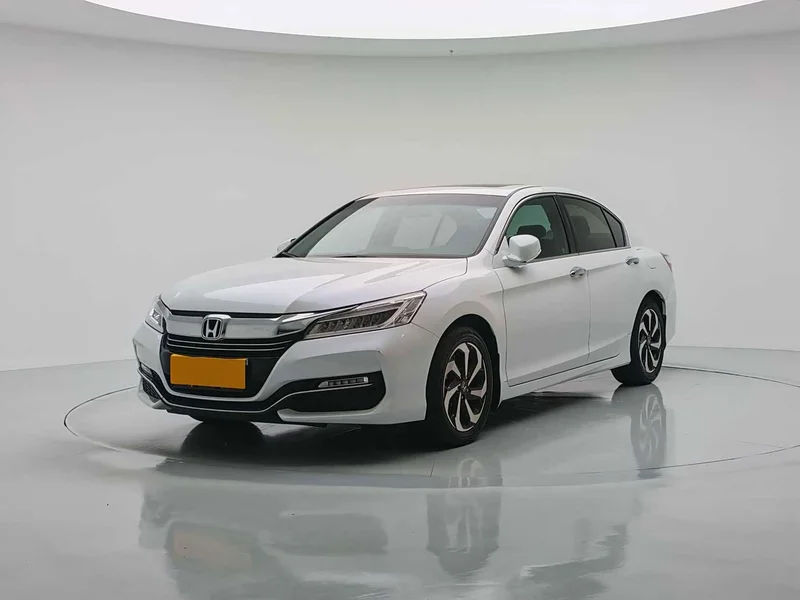 Honda Accord — фото 1