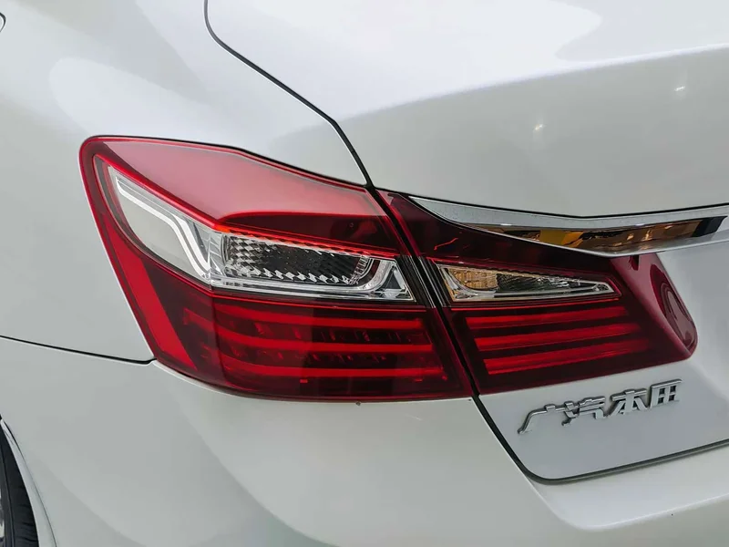 Honda Accord — фото 12